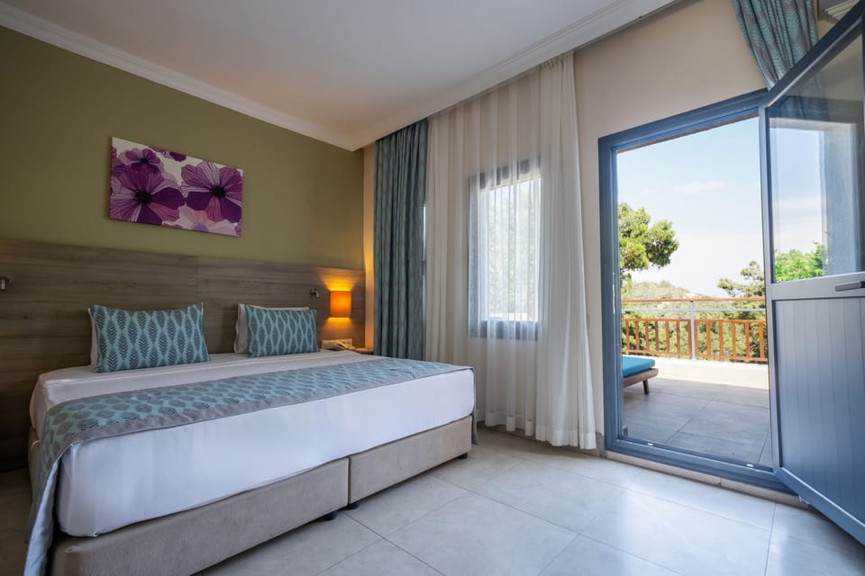 Club Room | Premium bedding, minibar, soundproofing, bed sheets