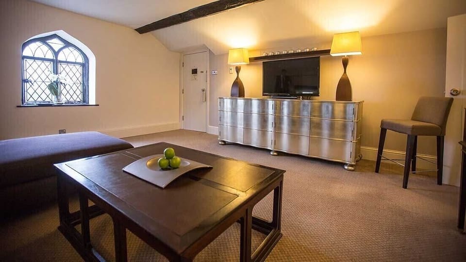 Suite, Main House | In-room safe, desk, laptop workspace, blackout drapes