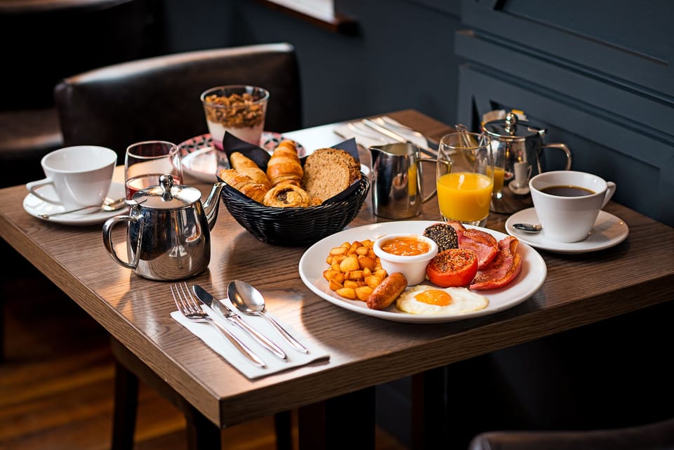 Daily full breakfast (EUR 16.00 per person)