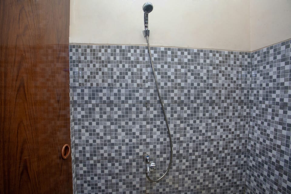 Double Room | Bathroom | Shower, towels