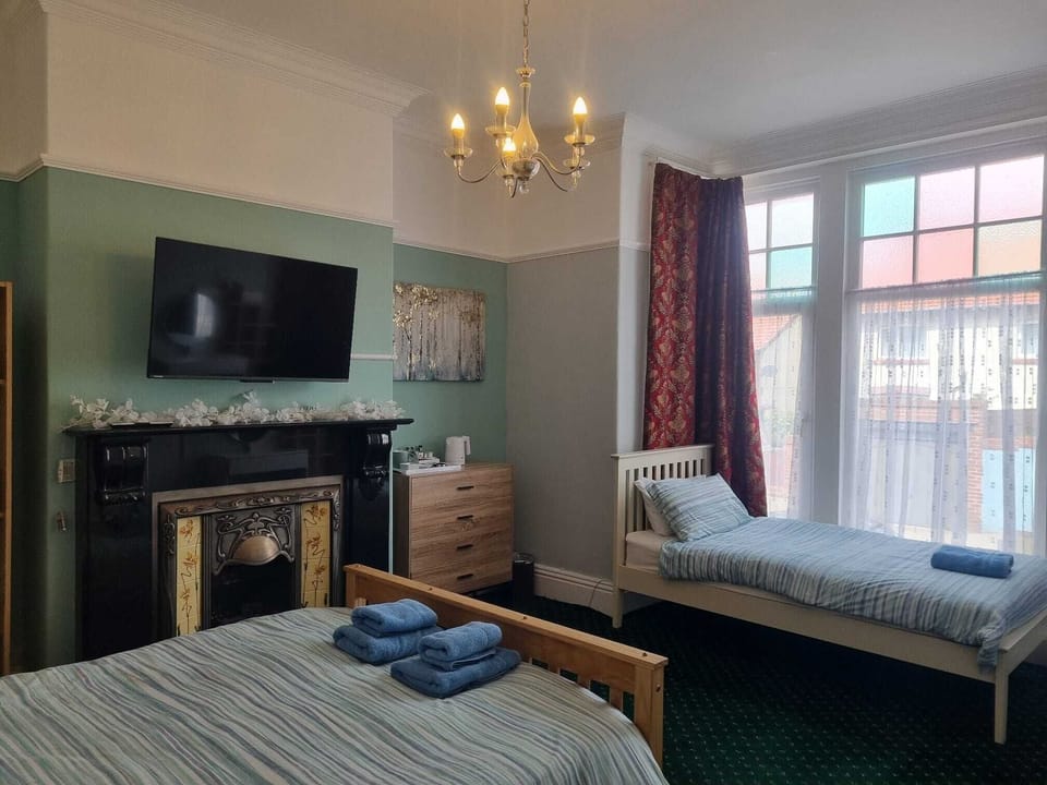 Suite, Ensuite ( Sleeps 3)