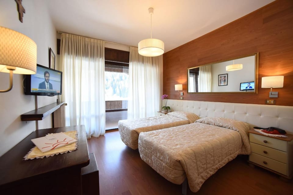 In-room safe, individually furnished, desk, cribs/infant beds