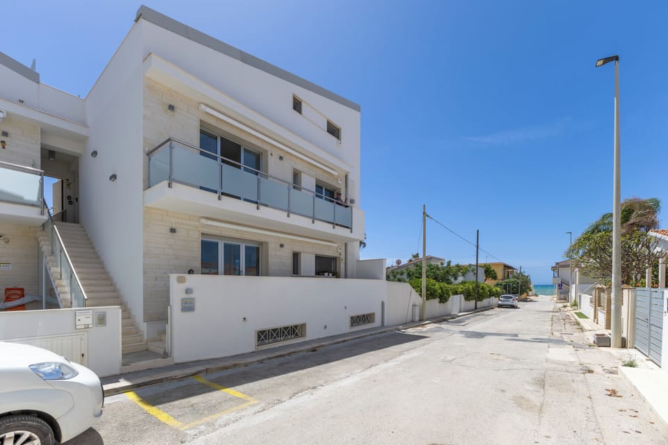 Apartment, 2 Bedrooms, Smoking, Balcony | Property entrance