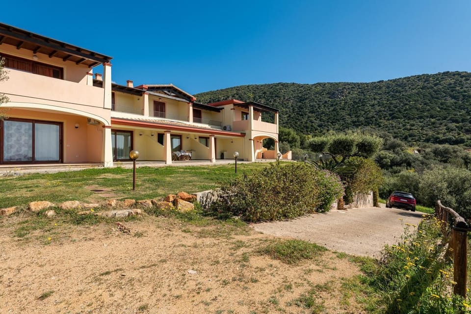 House, 3 Bedrooms, Smoking, Balcony | Front of property
