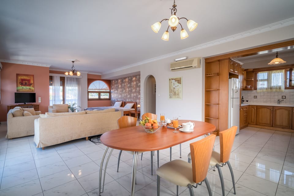 Suite (Sokratis) | In-room dining