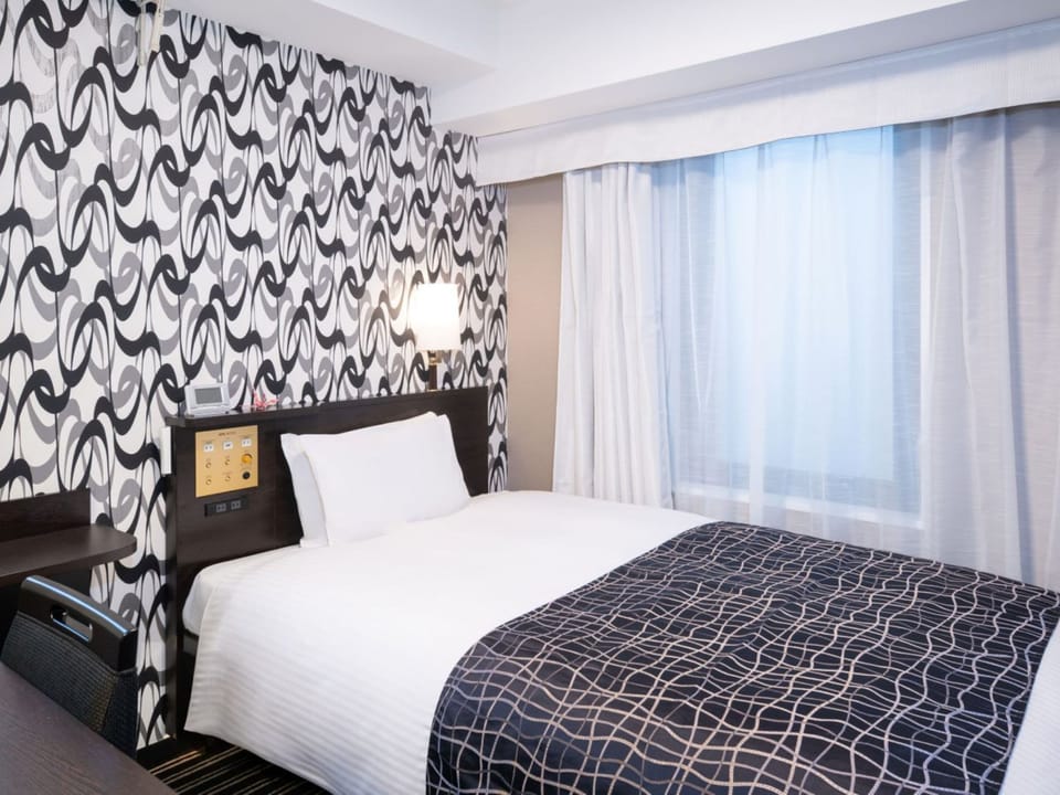 Single Room, Non Smoking | Down comforters, desk, blackout drapes, iron/ironing board