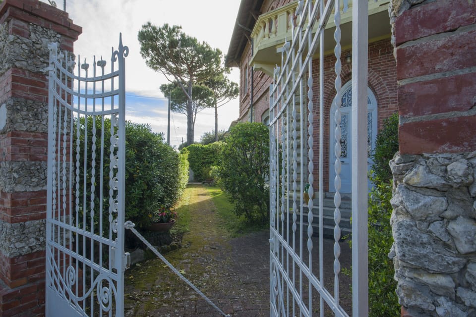 Villa, 5 Bedrooms, Smoking, Balcony | Property entrance