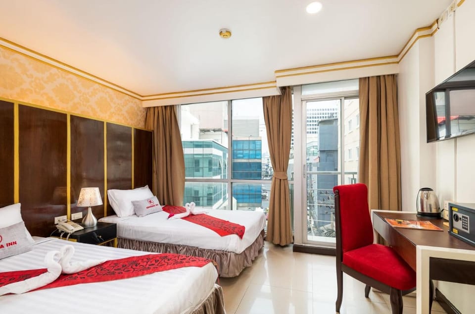 Deluxe Twin Room | In-room safe, desk, soundproofing, free WiFi