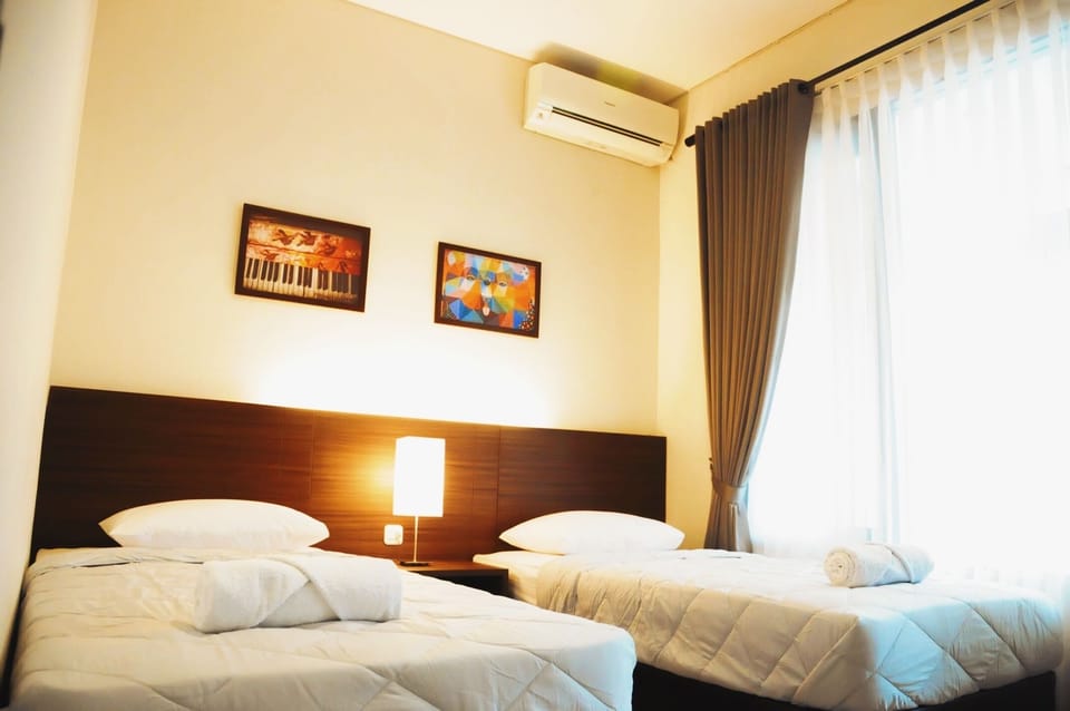 Standard Twin Room | Iron/ironing board (on request), WiFi (free)