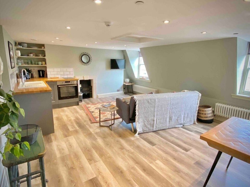 Apartment, Private Bathroom, City View (TLA) | Lounge