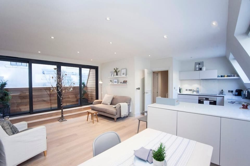 Basic Apartment, Private Bathroom (WST) | Restaurant
