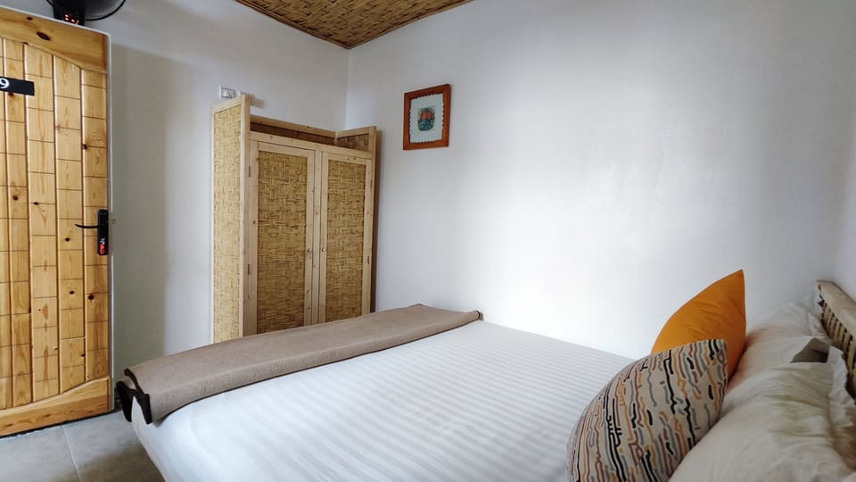 Standard Double or Twin Room, Shared Bathroom, Courtyard View | Premium bedding, blackout drapes, free WiFi, bed sheets