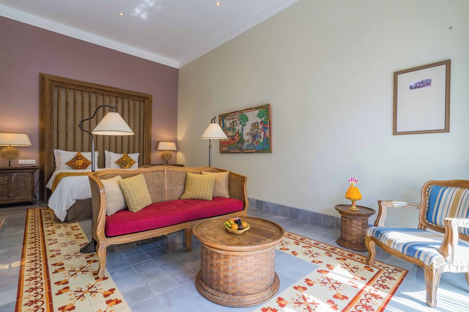 Studio Suite Pool Access | Premium bedding, minibar, in-room safe, individually decorated