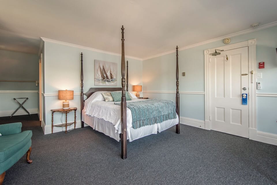 Deluxe Room | Bathroom | Towels