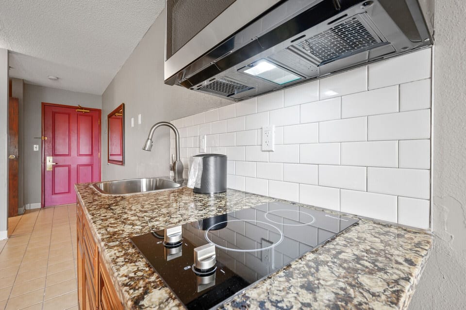 Standard Suite, 1 King Bed, Kitchen (Jetted Tub) | Private kitchen | Full-size fridge, microwave, stovetop, freezer