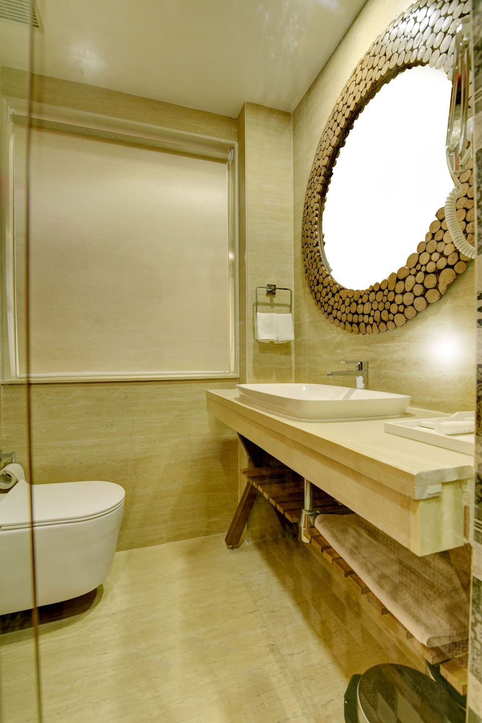 Shower, rainfall showerhead, free toiletries, hair dryer