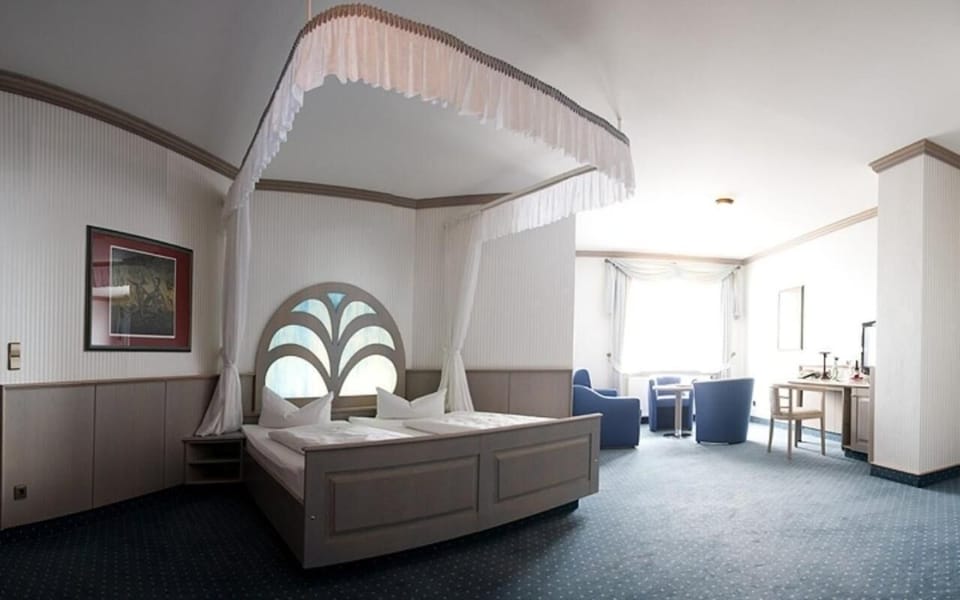 Deluxe Double Room | Individually furnished, desk, laptop workspace, iron/ironing board