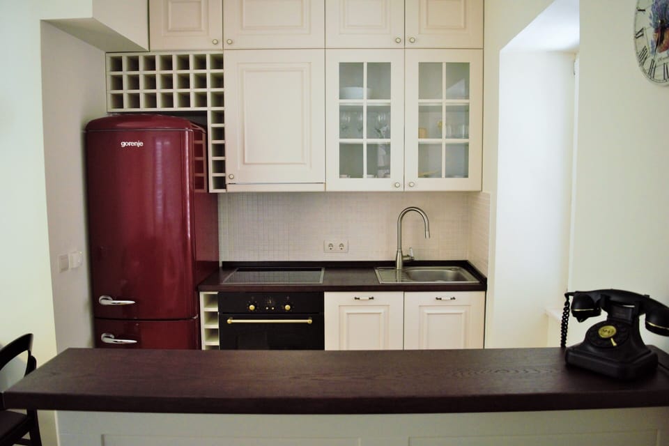 Apartment, 2 Bedrooms | Private kitchen | Fridge, microwave, oven, stovetop