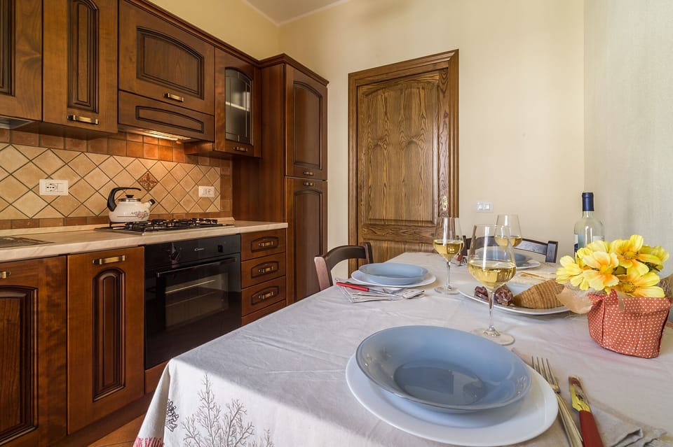 Apartment, 3 Bedrooms | In-room dining