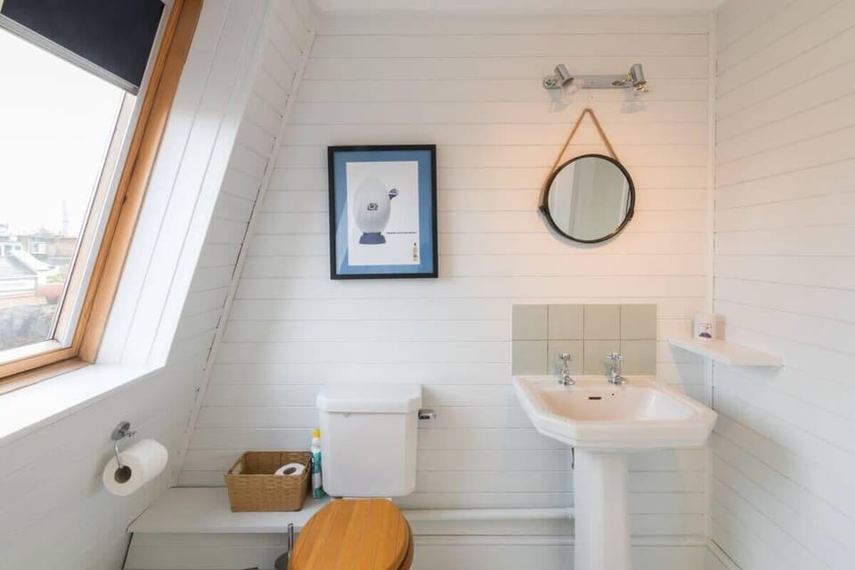 Fulham 4-bed House & Garden Near Tube Cottage in London