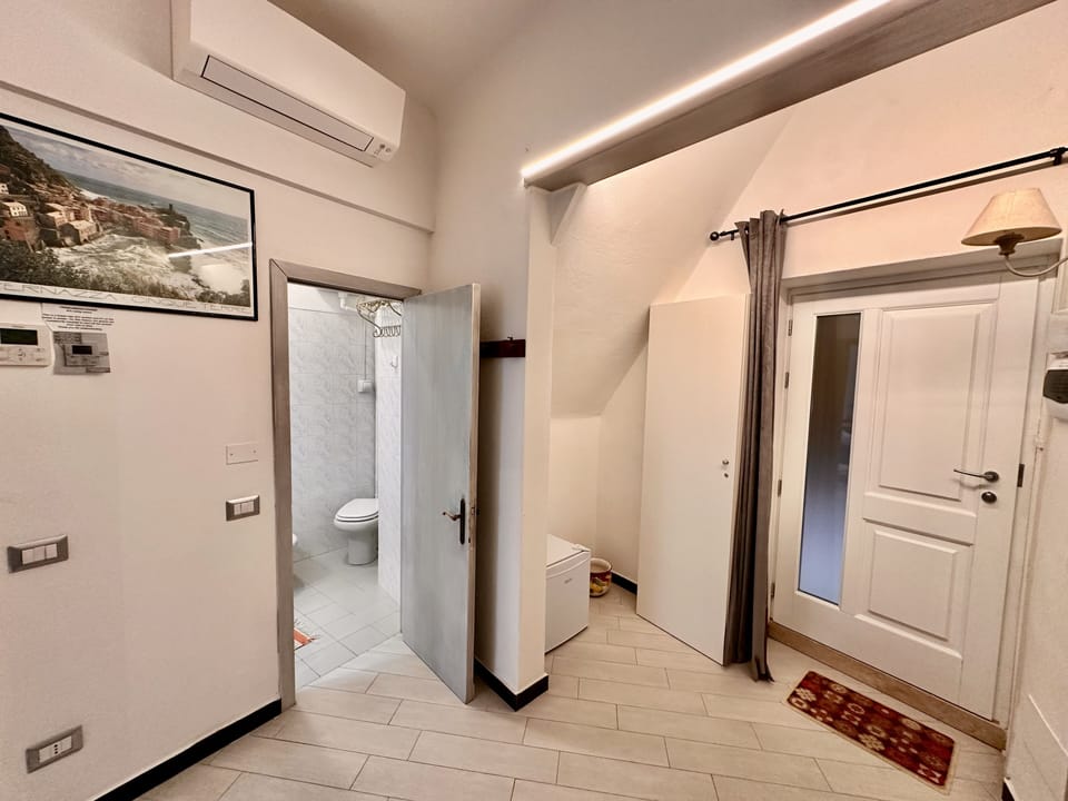 Family Room | Living area | 42-inch flat-screen TV with satellite channels, Netflix