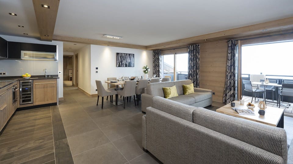 Appartement 5 Pièces 10 Personnes | Living area | 32-inch flat-screen TV with satellite channels, TV