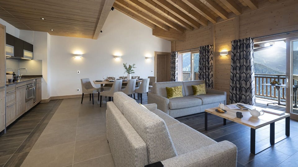 Apartment (Suite) | Living area | 30-inch flat-screen TV with satellite channels, TV