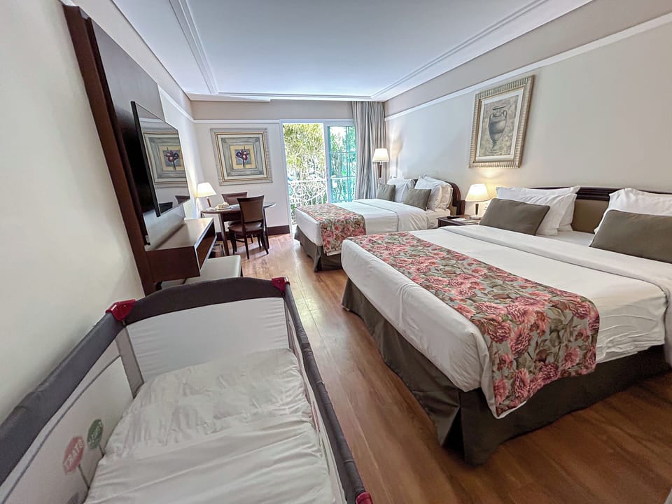 Luxo Familia Com Cama Extra | Hypo-allergenic bedding, minibar, in-room safe, desk