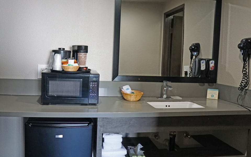 Desk, iron/ironing board, free WiFi, wheelchair access