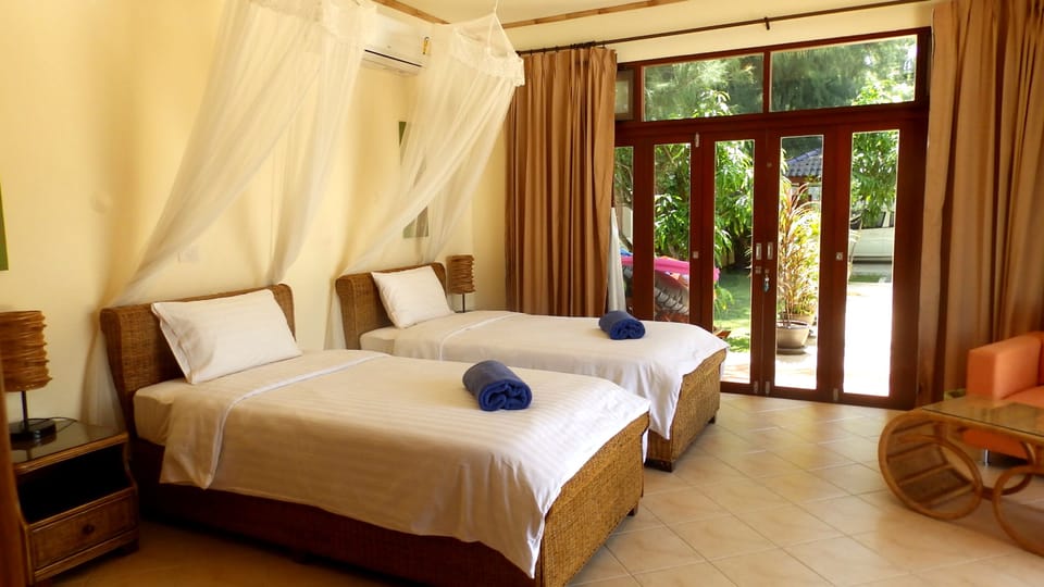 Villa, 3 Bedrooms, Non Smoking, Kitchen | 3 bedrooms, desk, WiFi (free), individually decorated