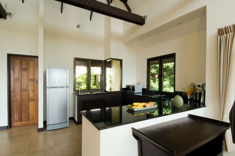 Villa, 3 Bedrooms, Non Smoking, Kitchen | Private kitchen | Full-size fridge, microwave, oven, stovetop