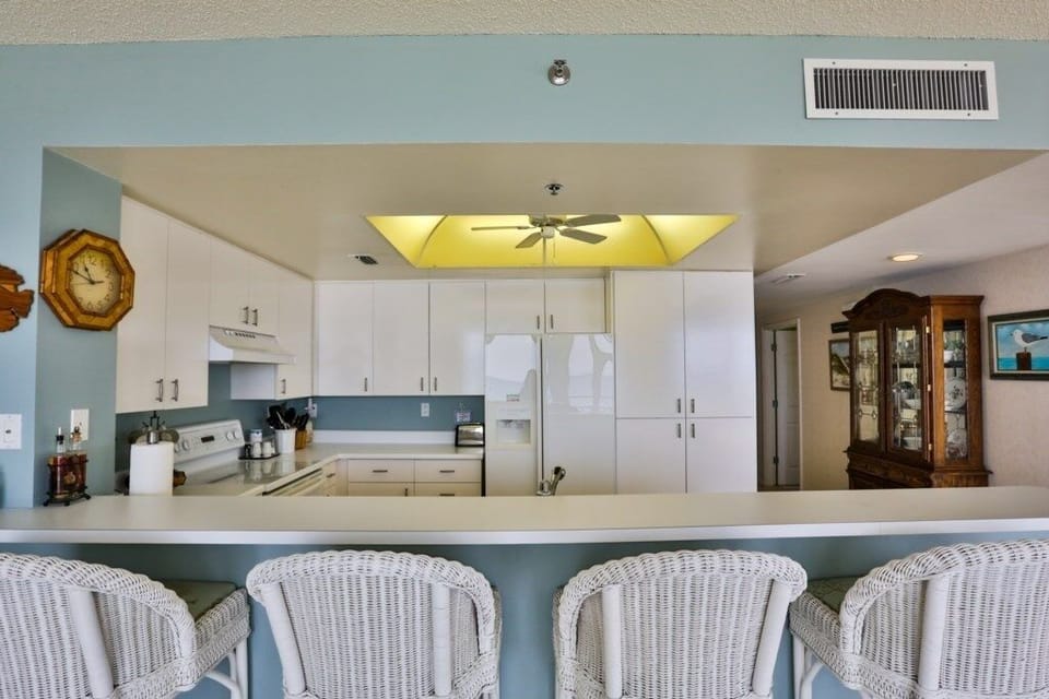 Condo, 3 Bedrooms | Private kitchen | Highchair
