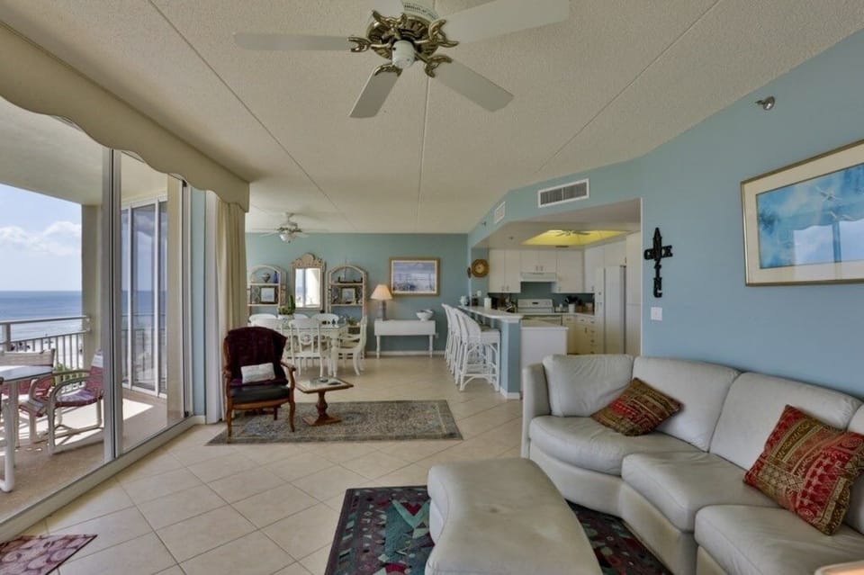 Condo, 3 Bedrooms | Living room