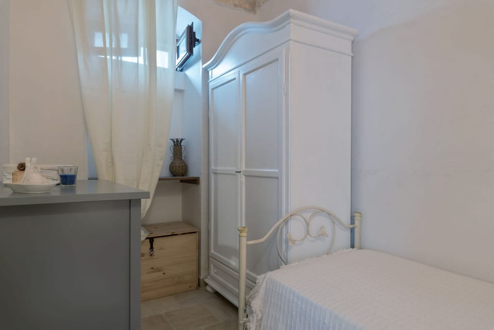 Apartment, 2 Bedrooms | 2 bedrooms, bed sheets