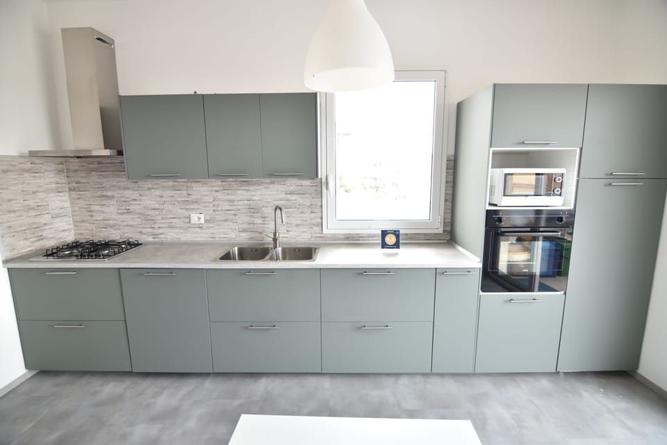 Apartment, 3 Bedrooms | Private kitchen | Full-size fridge, microwave, oven, stovetop
