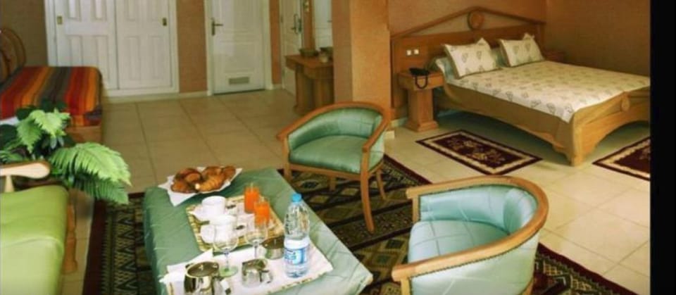 Junior Suite | Living area | Plasma TV