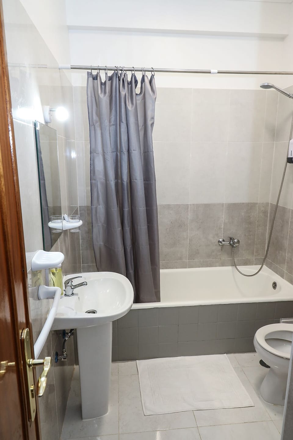 Shower, towels
