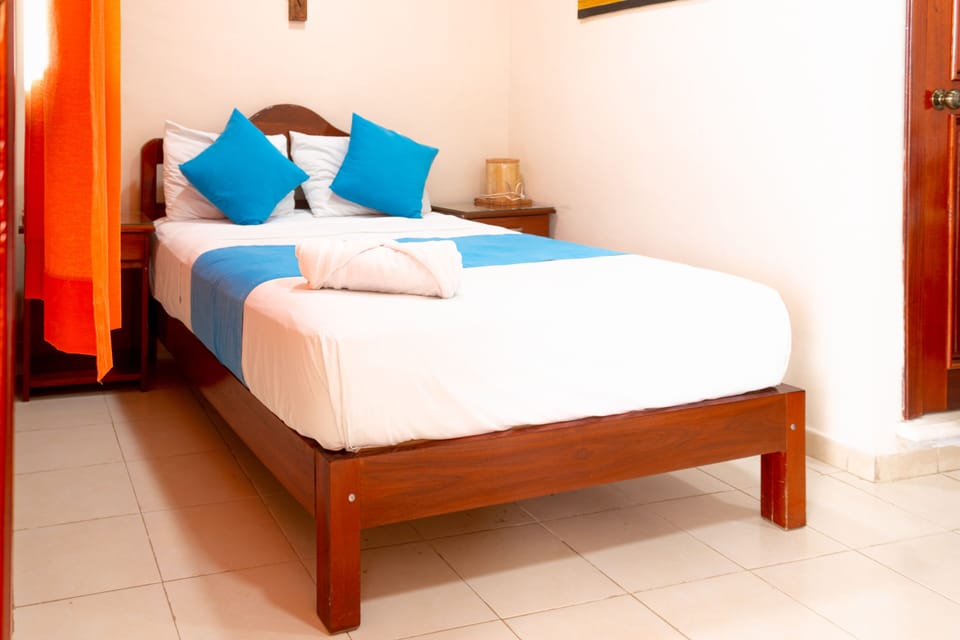 Junior Single Room | Laptop workspace, blackout drapes, free WiFi, bed sheets
