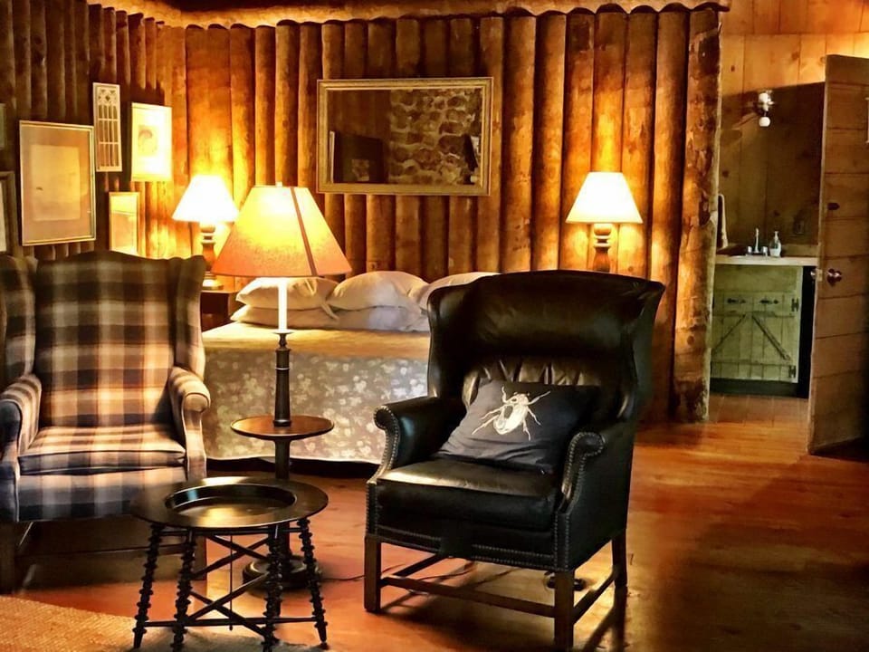 King Hilltop | Individually decorated, individually furnished, free cribs/infant beds