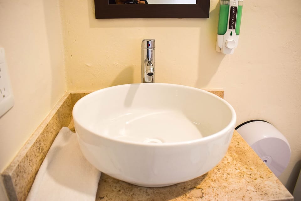 Bathroom sink