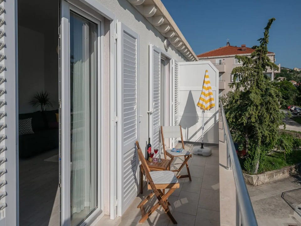 Apartment (2 Bedroom Apt with Balcony n Sea View) | Balcony