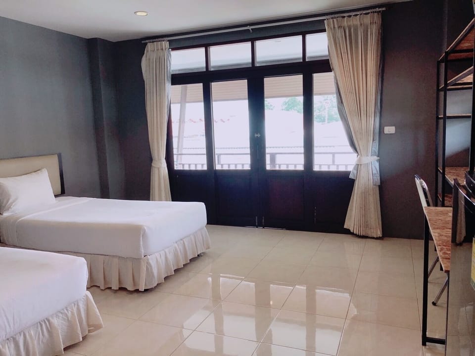 Standard Twin Room | Hypo-allergenic bedding available, minibar, desk, WiFi (free)