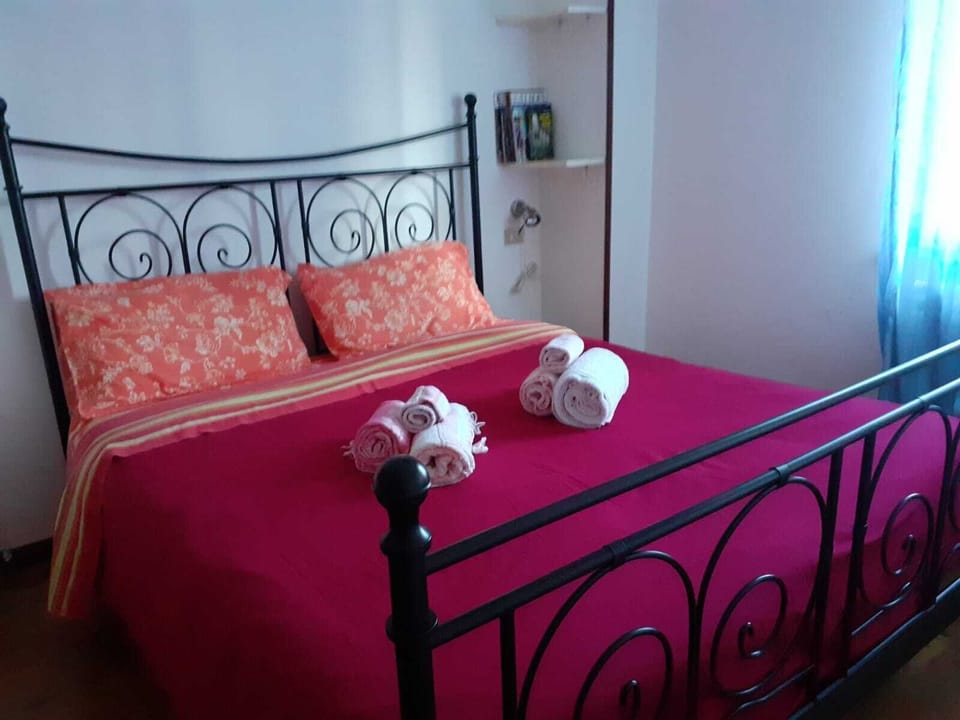 Deluxe Room | Free cribs/infant beds