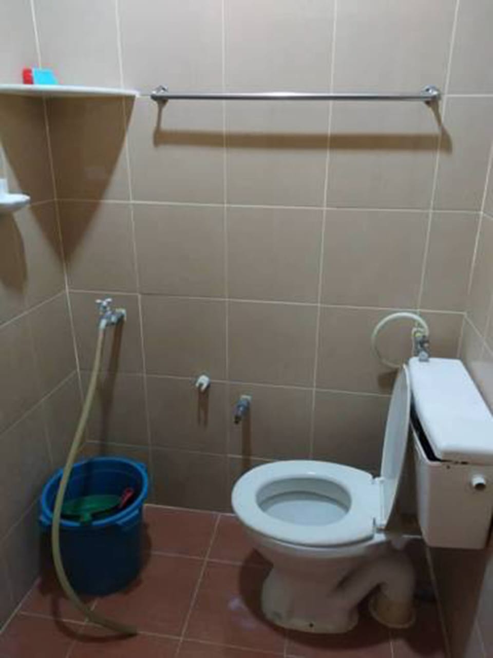 Shower, towels
