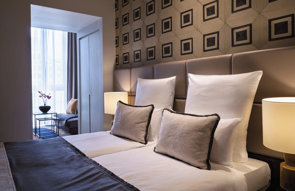 Junior Suite | Hypo-allergenic bedding, minibar, in-room safe, desk