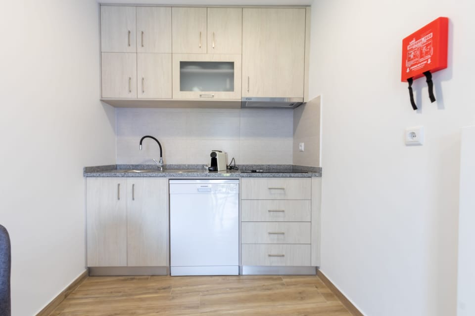 House, 1 Bedroom (Casa da Nora) | Private kitchenette | Mini-fridge, microwave, espresso maker