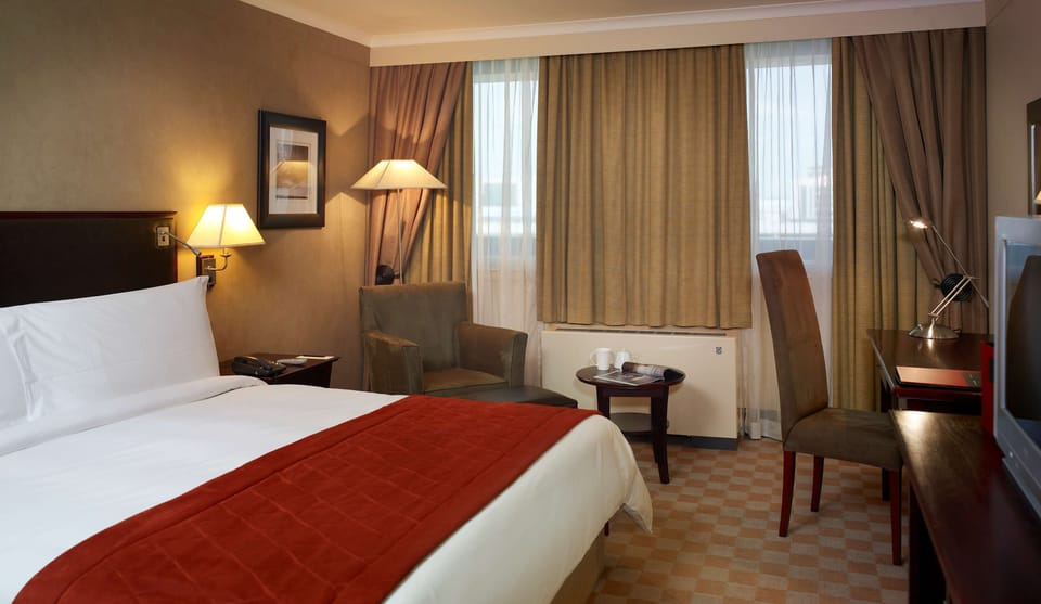 Superior King Room | In-room safe, desk, laptop workspace, blackout drapes