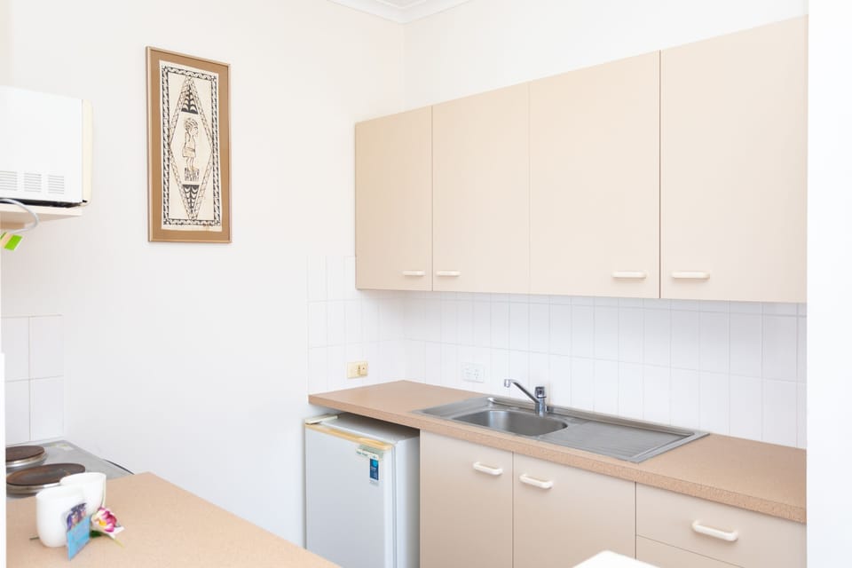 Panoramic Single Room | Private kitchenette | Full-size fridge, microwave, electric kettle