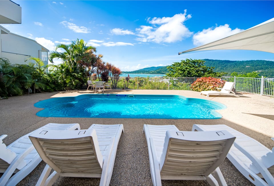 2 outdoor pools
