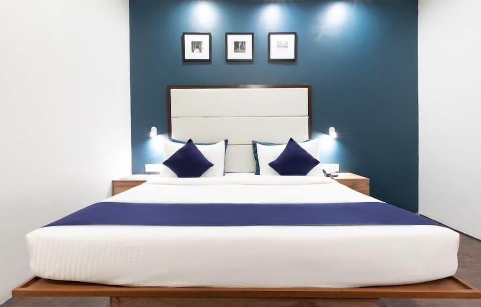 Deluxe Double Room | Soundproofing, iron/ironing board, free WiFi, bed sheets